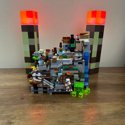 Zestaw Klocków „Pixelowa Góra Skarbów™”