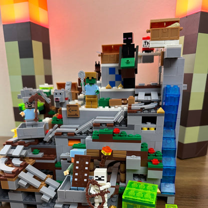 Zestaw Klocków „Pixelowa Góra Skarbów™”