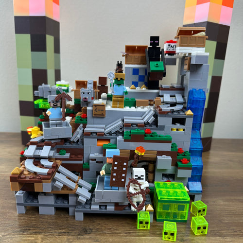 Zestaw Klocków „Pixelowa Góra Skarbów™”