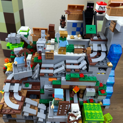 Zestaw Klocków „Pixelowa Góra Skarbów™”