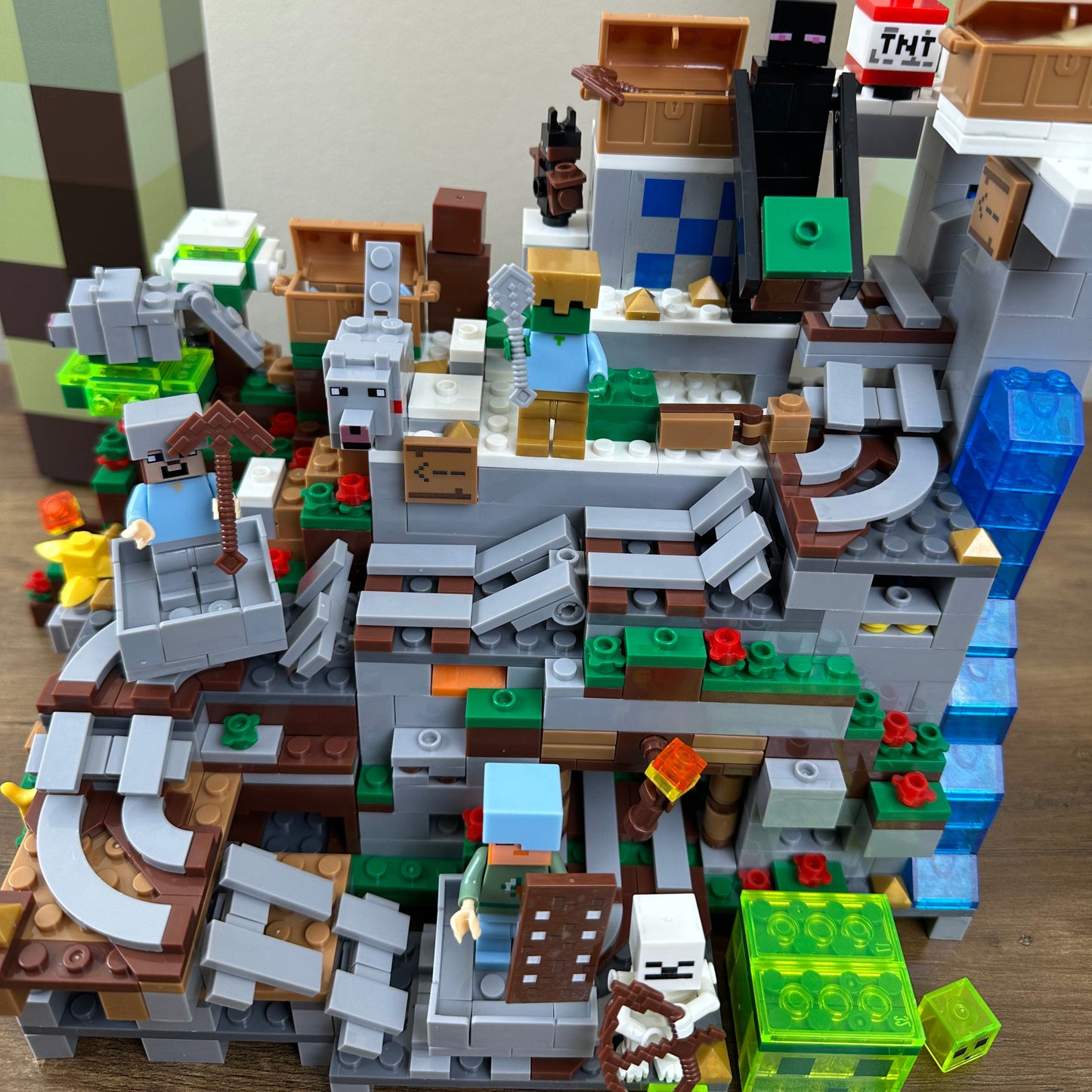 Zestaw Klocków „Pixelowa Góra Skarbów™”